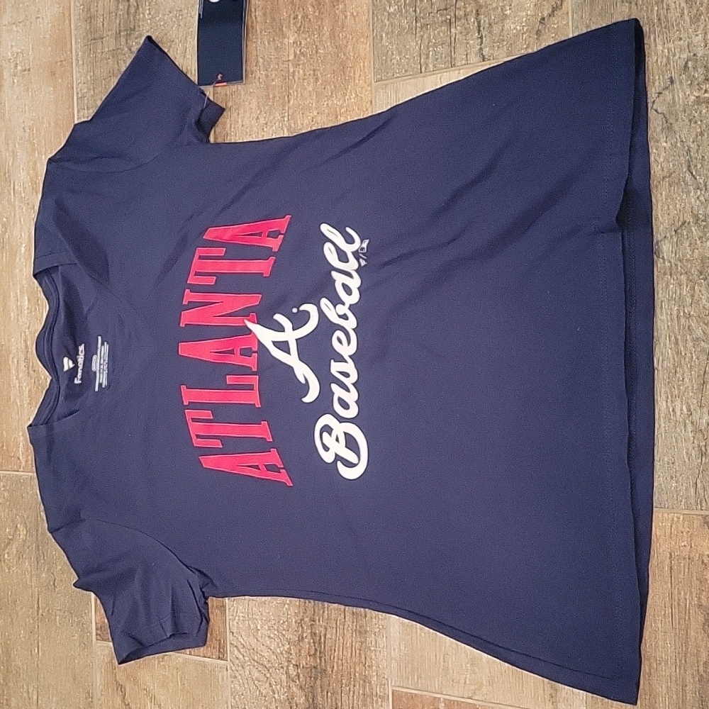 Womens Small Atlanta Braves V Neck Shirt. NWT